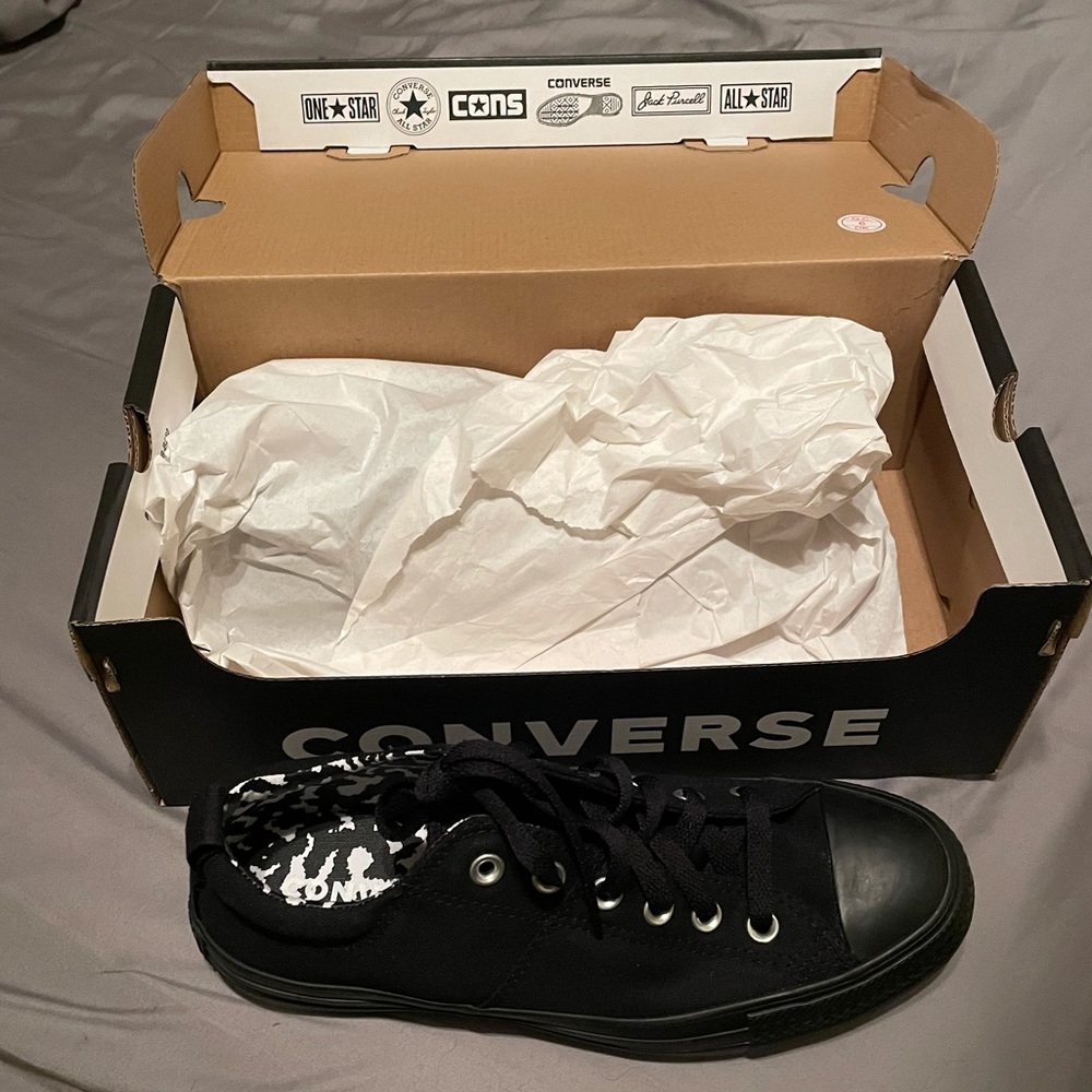 Women’s Size 9 - Converse Chuck Taylor All Star